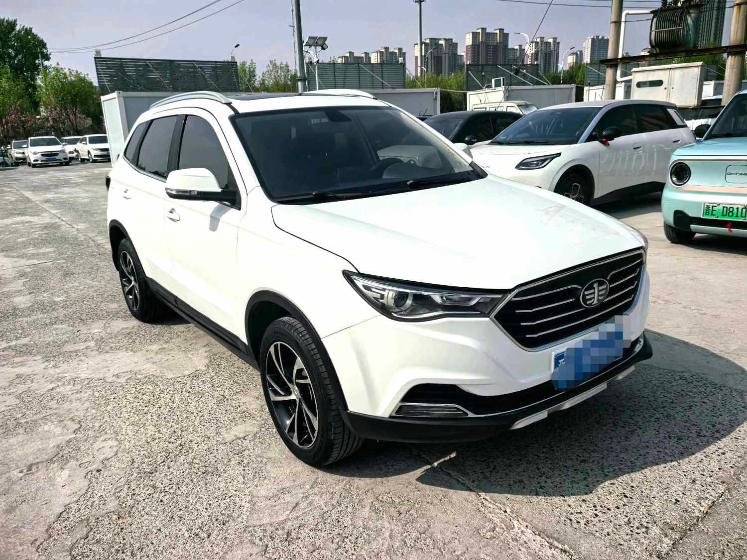 2019 Bestune X40 1.6 Connect Smart Cool Gebraucht Limousine — image 1