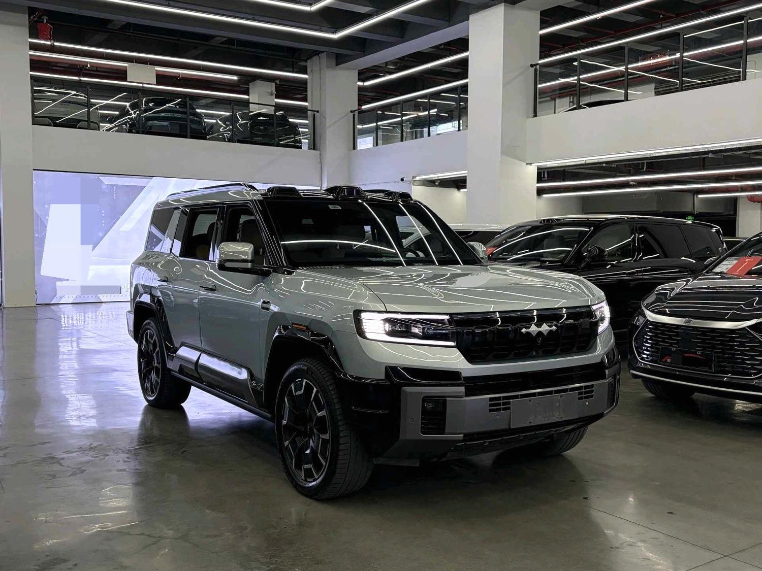 2024 Fangchengbao Leopard 8 С пробегом Внедорожник — image 1