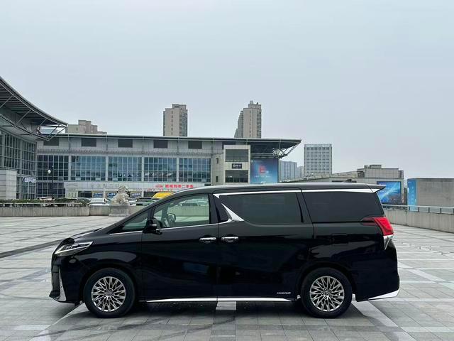 2020 Lexus LM 300h E-Four Used MPV — image 1
