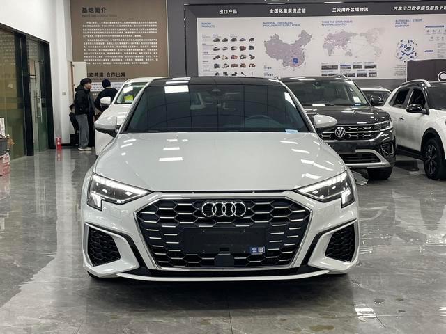 2023 Audi A3L Limousine — С пробегом Седан