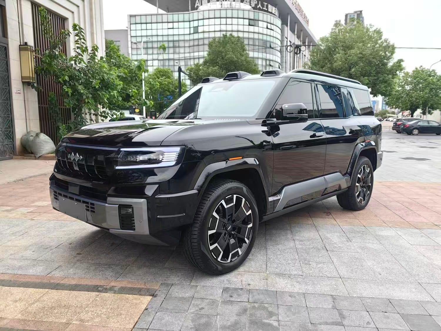 2025 BYD Leopard 8 6-Seater С пробегом Внедорожник — image 1