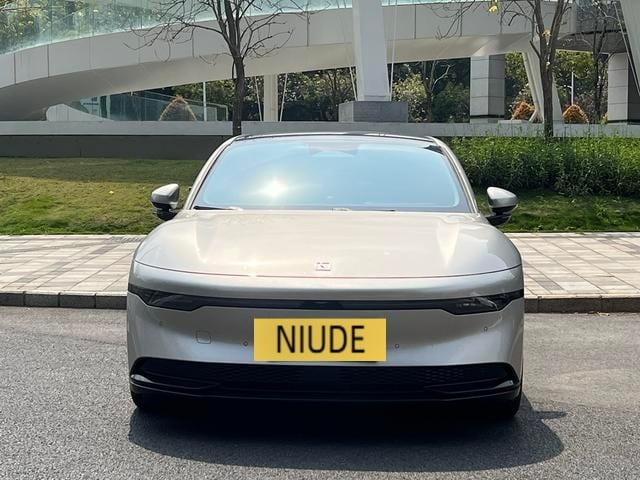 2024 Zeekr 007 RWD Enhanced 75k Wh Usado Berlina — image 1