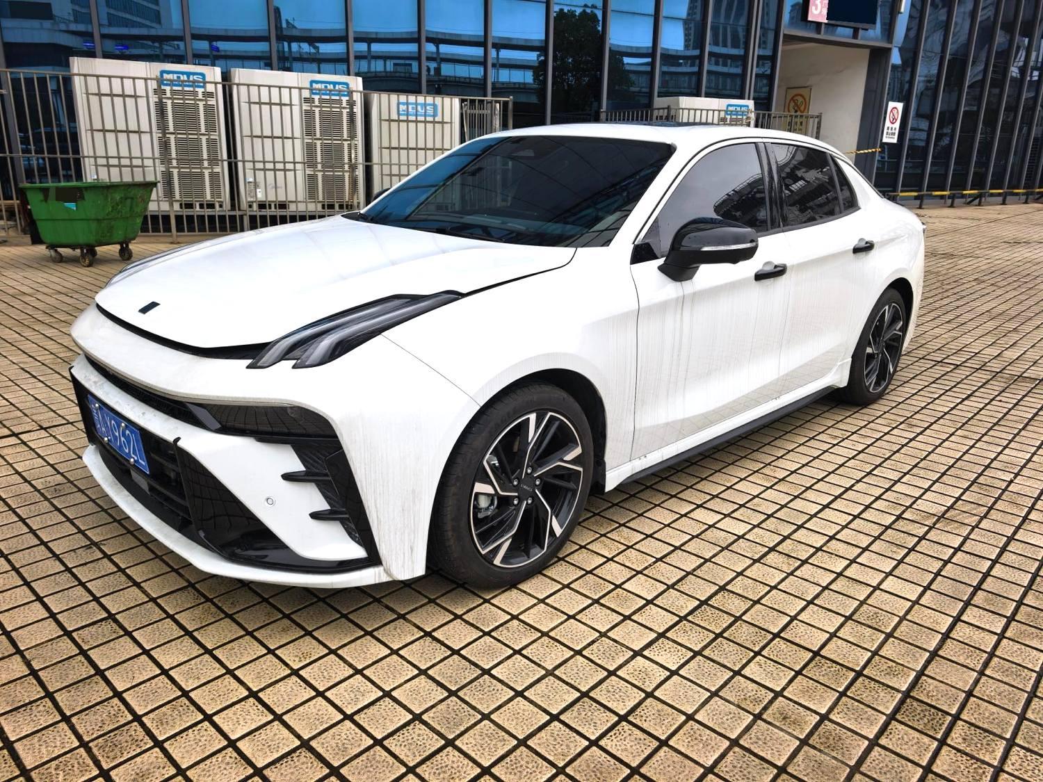 2024 Lynk & Co 03 مستعمل سيدان — image 1
