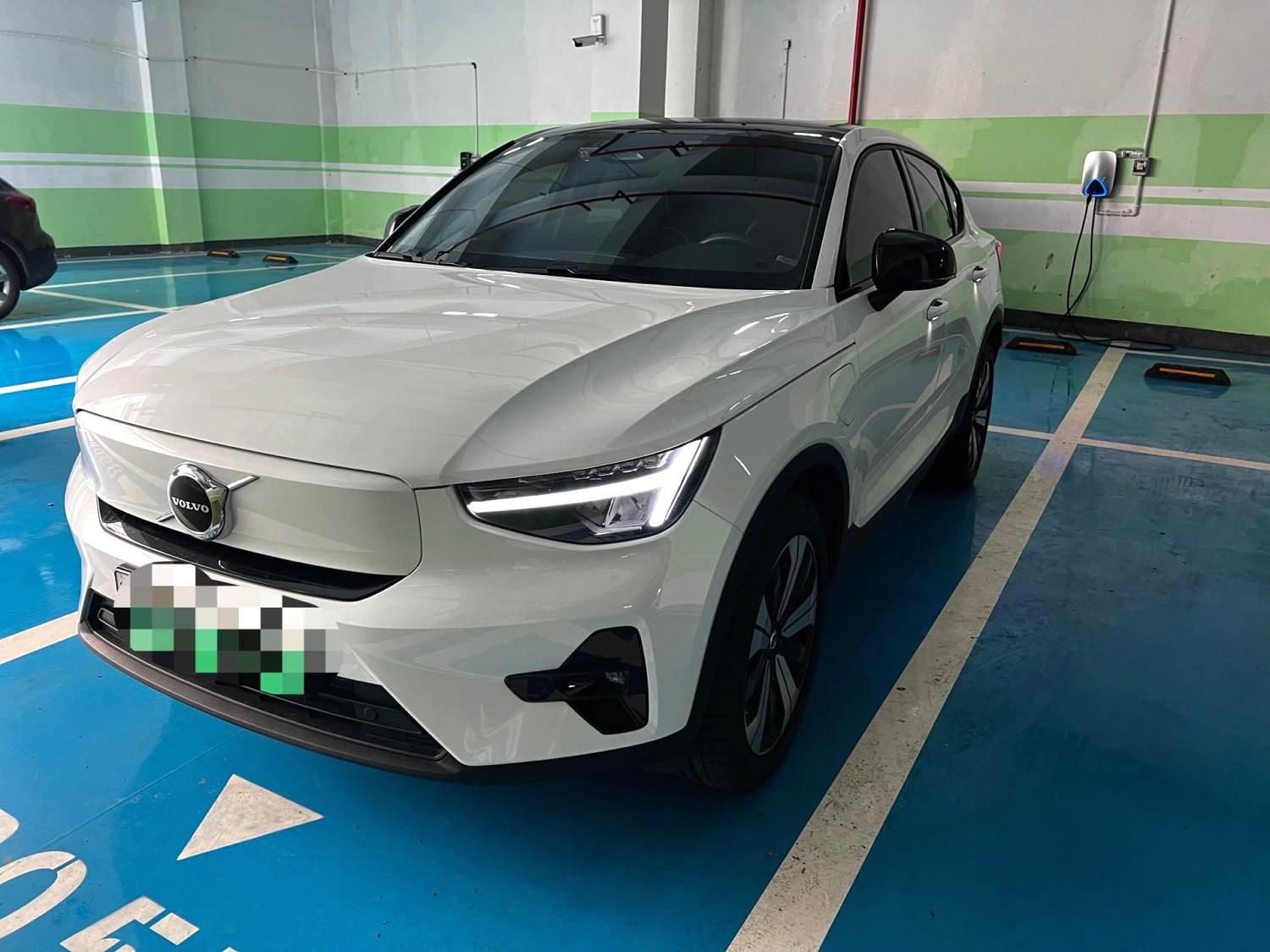 2024 Volvo C40 EV Gebraucht Limousine — image 1